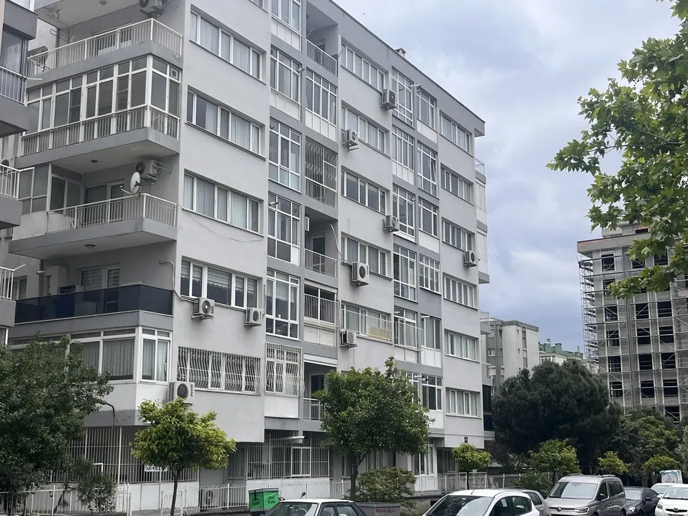 İzmir’de kanlı kavga: Baba tartıştığı oğlunu bıçakladı, 46 yaşındaki adam hayatını kaybetti - 2