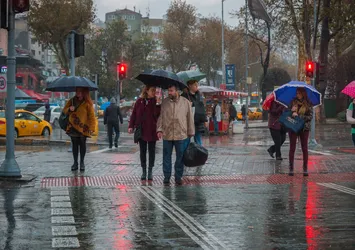 İstanbul'a çamur yağdı