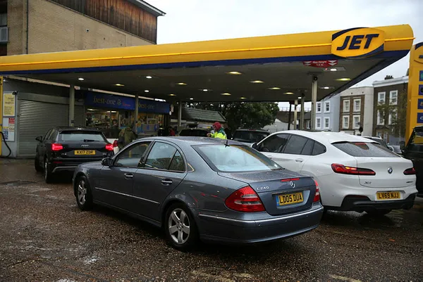 İngiltere yeni tır şoförlerine geçici vize verecek! Yakıt krizi sonrasında son dakika kararı! Yılda 40 bin sterlin kazanacaklar