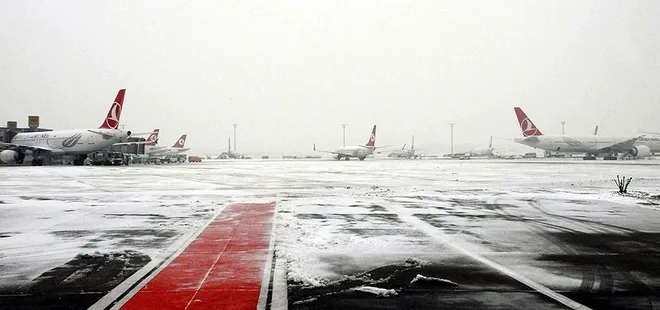 Karadeniz'de hava yolu ulaşımına kar engeli!