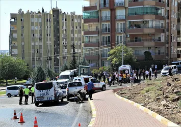 Şanlıurfa'da feci kaza! Öğrenci servisi ile iş makinesi çarpıştı