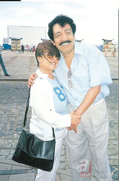 Muhterem Nur kimdir, kaç yaşında? Müslüm Gürses ve Muhterem Nur arasında kaç yaş fark var? 10