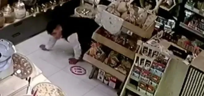 Sancaktepe’de hırsızın yürüyerek girdiği dükkandan sürünerek çıktığı anlar kamerada