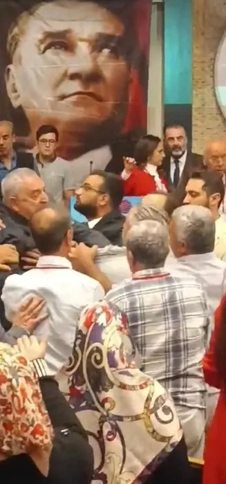 CHP’de sular durulmuyor: Konya’da blok liste krizi yaşandı! Belediye başkanıyla il başkanı birbirine girdi