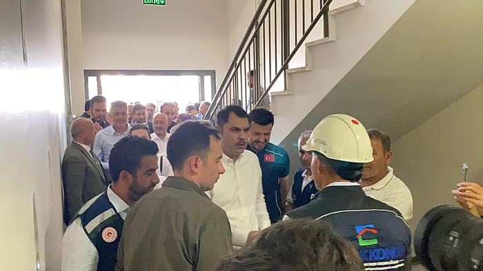 devlet-deprem-bolgesinde-yaralari-sariyor-bakan-murat-kurum-adiyamanda-her-ay-25-30-bin-konut-teslim-edecegiz-1720789779493.jpg Devlet deprem bölgesinde yaraları sarıyor! Bakan Murat Kurum: Adıyaman'da her ay 25-30 bin konut teslim edeceğiz - 2