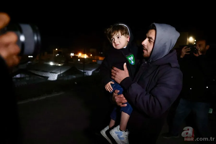 Sınır kapısı açıldı: Refah'tan Gazze'ye dönüş! 12 Filistinli ailesine kavuştu 13