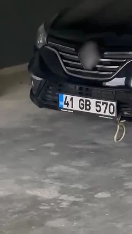 kocaelide-saskina-ceviren-olay-otomobile-giren-yilana-gazli-mudahale-1716761908932.jpeg Kocaeli'de şaşkına çeviren olay! Otomobile giren yılana gazlı müdahale - 2