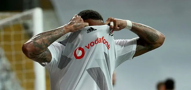 Beşiktaş’ın yıldız ismi Kevin-Prince Boateng formasını yere attığı için özür diledi