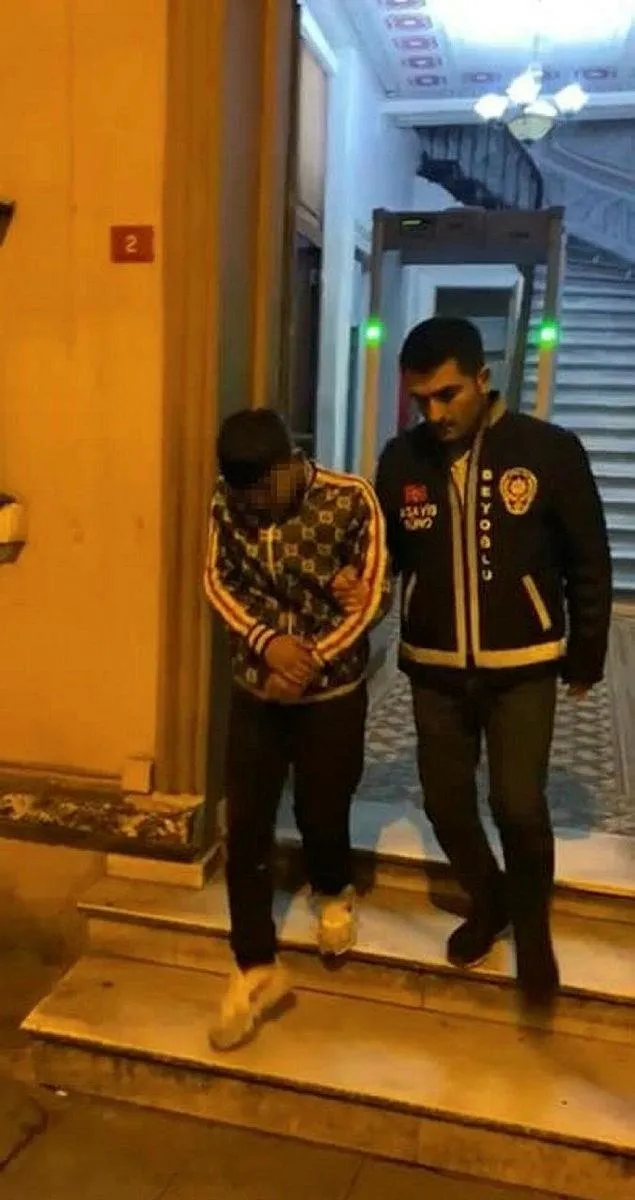 1715500168584.jpeg Beyoğlu'nda "dedikodu" kurşunu! 16 yaşındaki çocuk arkadaşını vurdu böyle kaçtı - 2