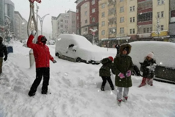 Kocaeli ve Sakarya’da yarın okullar tatil mi? 20 Ocak Perşembe Sakarya’da okullar tatil edildi mi? MEB ve Valilik açıklamaları...