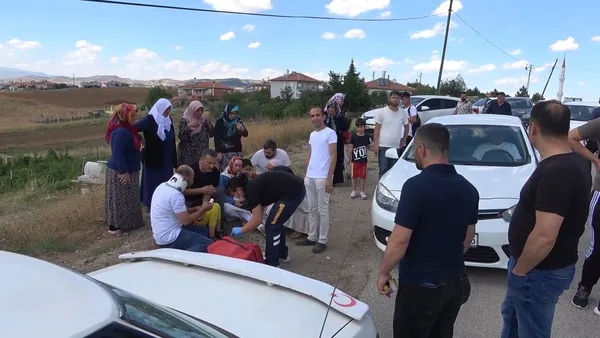 kirikkalede-2-arac-burun-buruna-carpti-cok-sayida-yarali-var-1657637465665.jpg Kırıkkale’de 2 araç burun buruna çarptı! Çok sayıda yaralı var - 5