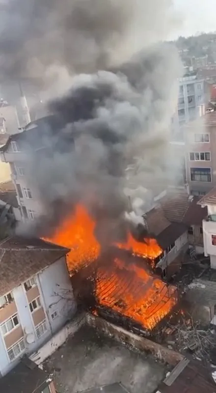 İstanbul Sarıyer'de yangın paniği! Alarmın rengi kırmızı - 2