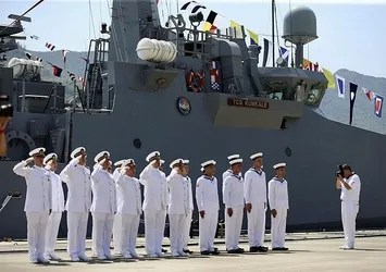 İki gemiye Katar'daki Türk üssünde görevlendirme