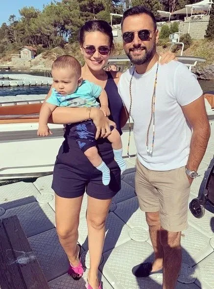 Azra Akın ve Atakan Koru oğullarının birinci yaş gününü partiyle kutladı