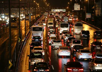 Yola çıkacaklar dikkat! İstanbul trafiğinde son durum
