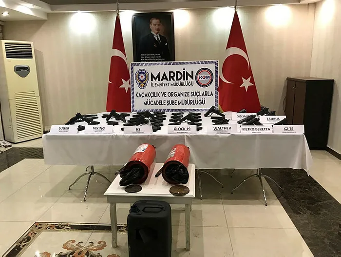 PKK’nın Irak’tan gönderdiği suikast silahları Kızıltepe’de ele geçirildi - 1