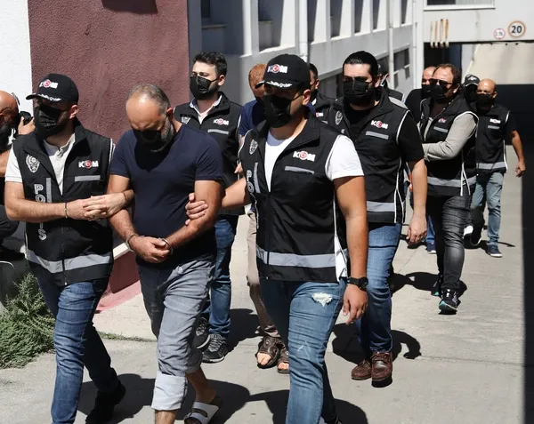 1628841104120.jpg Anadolu'nun detayları belli oluyor! Operasyon için yurda dönmesi beklenildi! Çete lideri öğretmenin banka hesaplarında dikkat çeken hareketlilik! - 1