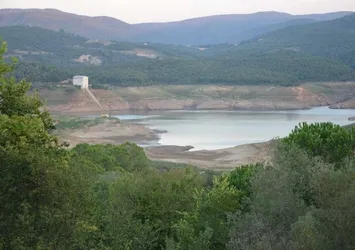 Yalova'nın su ihtiyacının karşılandığı Gökçe Barajı'nda su seviyesi düştü