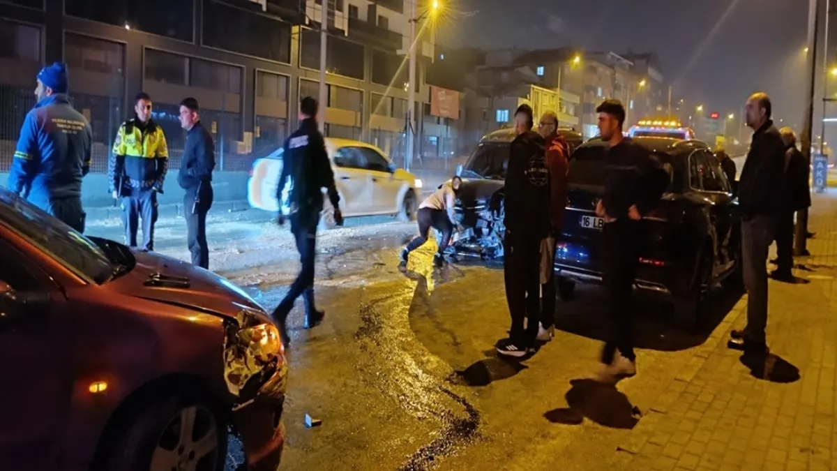 Bursa'da zincirleme kaza! 2 kişi yaralandı