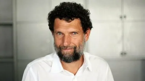 osman-kavala-pkk-rasyonel-siyaset-yapma-kapasitesine-sahip-bir-orgut-1606162935333.jpg Terörist sevici Osman Kavala! Terör örgütü PKK'dan canlı yayında övgüyle bahsetti - 1