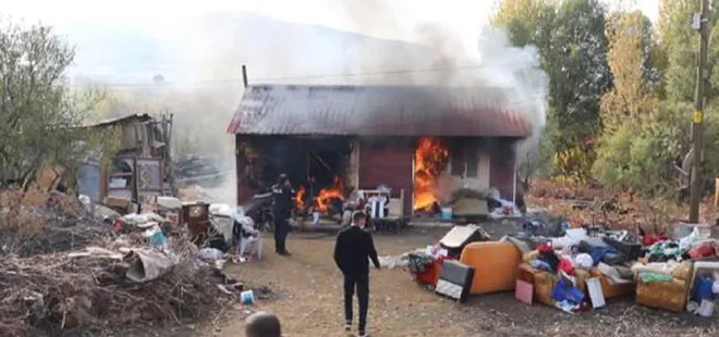 Elazığ'da tek katlı ev alev alev yandı