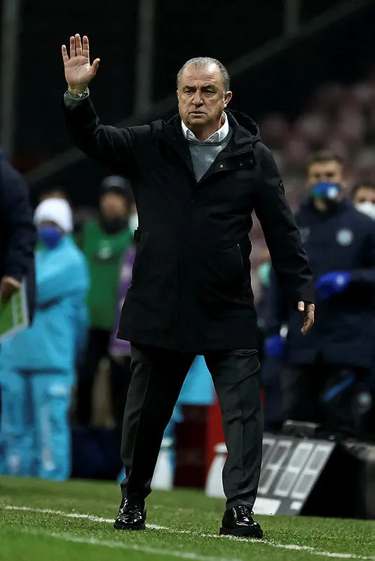 Galatasaray Teknik Direktörü Fatih Terim’den Çaykur Rizespor maçı sonrası MHK’ya eleştiri: Hep bizde deniyorlar böyle ilkleri