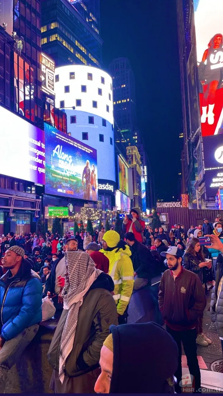 Tarihte bir ilk! ABD’nin New York kentindeki Times Meydanı’nda teravih namazı kılındı