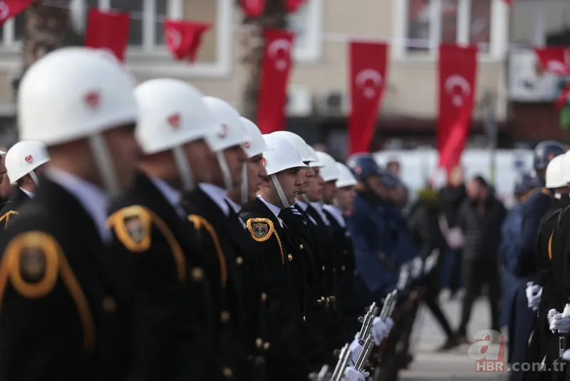 Çanakkale Zaferi'nin 108. yıl dönümü! "Çanakkale geçilmez" yazılı altın madalya Türk bayrağına takıldı 12