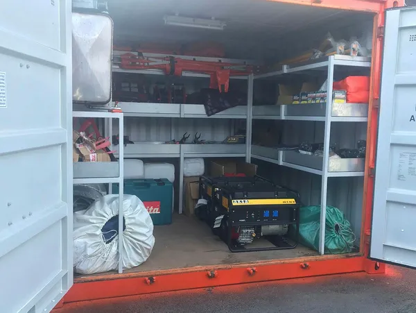 99 depreminin ardından yerleştirilen turuncu konteynerler hırsızların hedefi oldu