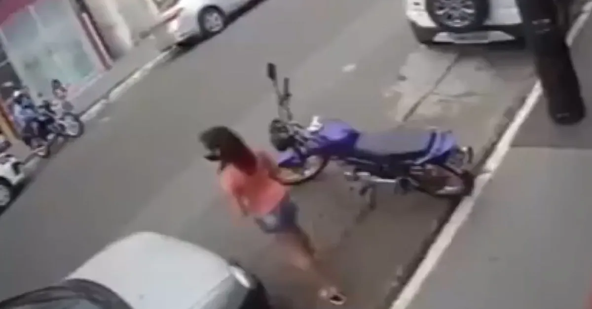 İzleyince dizlerinin bağı çözüldü! Kız kardeşini böyle kurtardı