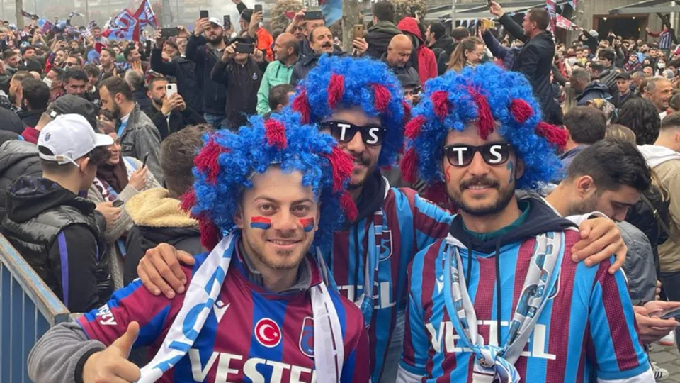 Trabzon’da büyük coşku! Maç öncesi şampiyonluk göçü