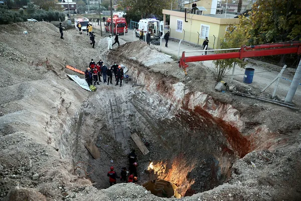 Son dakika: Adana Sarıçam'da kuyu çöktü: 1 işçi öldü - 1