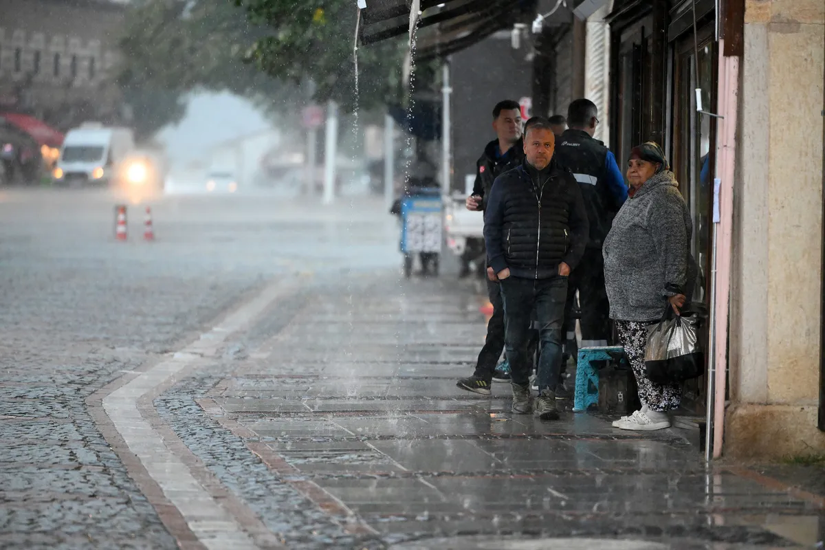 Meteoroloji’den alarm üstüne alarm! İstanbul dahil 11 ile sarı ve turuncu kodlu uyarı - 3