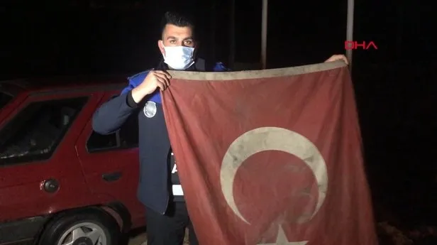 Yol ortasındaki Türk bayrağını yerden alan zabıta memuru: Gururluyum - 3