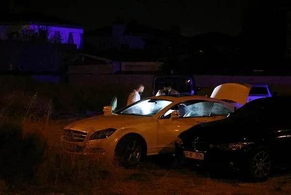 izmirde-eglence-mekaninda-silahli-kavga-olu-ve-yaralilar-var-1692430559867.jpeg İzmir'de eğlence mekanında silahlı kavga! Ölü ve yaralılar var - 2