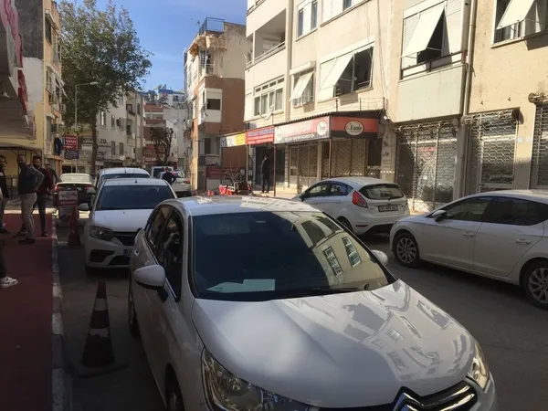 her-detayini-tek-tek-planladilar-antalyada-cep-telefonu-ve-cuzdan-hirsizlari-kamerada-1636884132381.jpg Her detayını tek tek planladılar! Antalya’da cep telefonu ve cüzdan hırsızları kamerada - 3