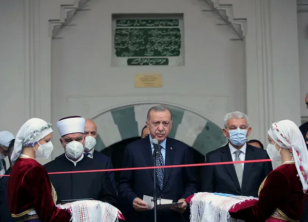 Başkan Recep Tayyip Erdoğan’dan Bosna Hersek’te Kur’an-ı Kerim tilaveti