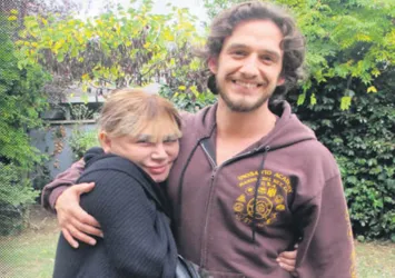 Sezen Aksu’nun oğluna hırsız şoku