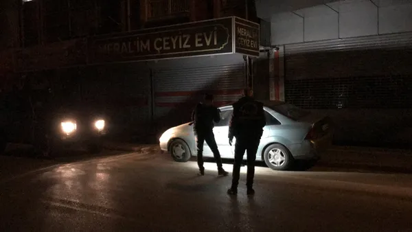 otomobilin-altina-birakilmis-3-adet-eyp-bulundu-1644981142029.jpg Otomobilin altına bırakılmış 3 adet EYP bulundu - 1