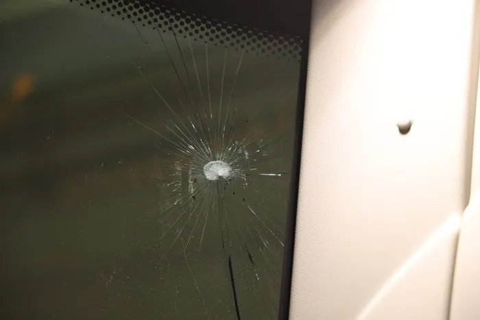 once-kocaeli-simdi-de-antalya-trabzonspor-takim-otobusune-tasli-saldiri-kulupten-kinama-1769796700612.jpg Fotoğraf (DHA)