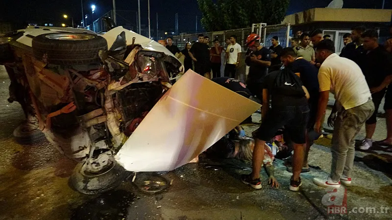 İki otomobil kafa kafaya çarpıştı! Ortalık savaş alanına döndü 1