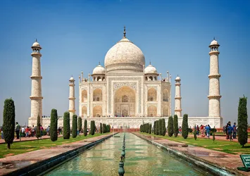 Tac Mahal'in minareleri devrildi