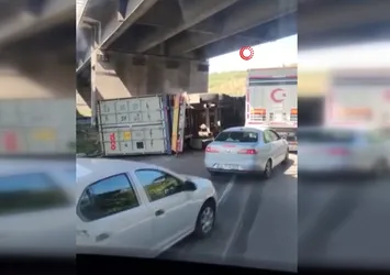 D-100 karayolunda TIR devrildi! Kazada sürücü hayatını kaybetti