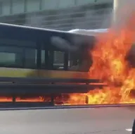 Son dakika: İstanbulda metrobüste yangın çıktı! İşte ilk görüntüler
