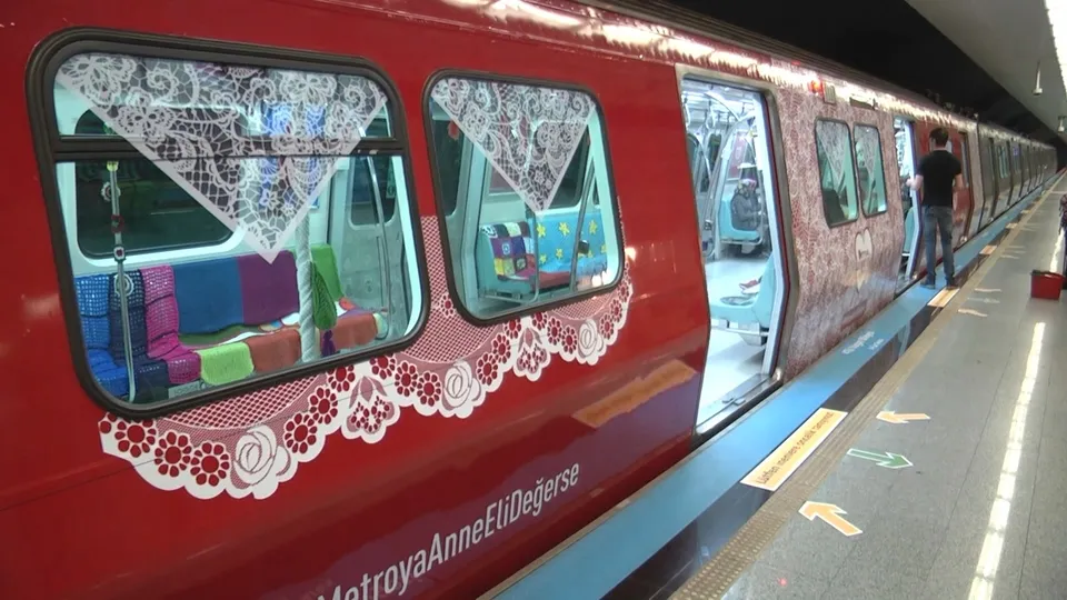 Metroya anne eli değerse!