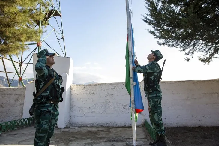 Ermenistan işgalinden kurtarılan Azerbaycan'ın Zengilan kentindeki karakollara bayrak çekildi