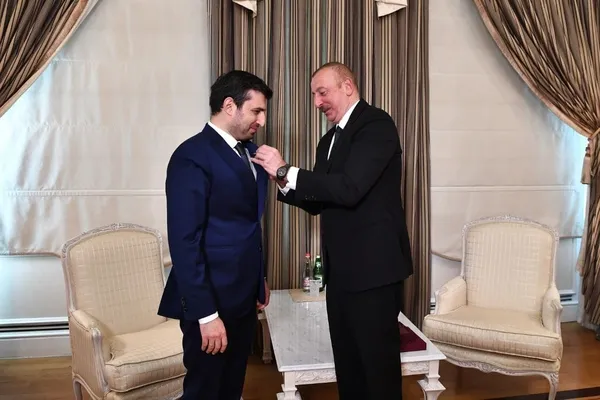 SİHA’ların mucidi Selçuk Bayraktar’a büyük onur! Aliyev’den Bayraktar’a madalya