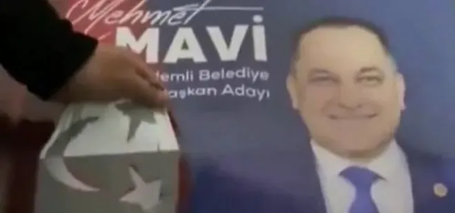 CHP’li aday Mehmet Mavi’nin Türk bayrağı hazımsızlığı! Afişlerinde ay ve hilali kapatmışlar