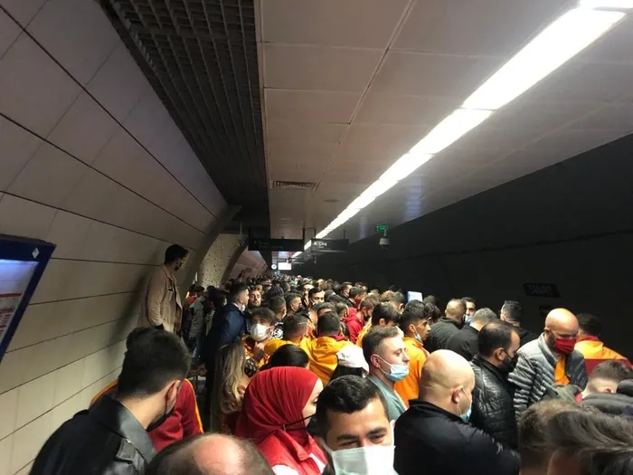 Son dakika: İstanbul metrolarında Galatasaray-Fenerbahçe yoğunluğu - 1