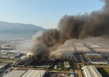 Manisa'daki fabrika yangını 19. saatte kontrol altına alındı! İşte alevlerin büyümesinin sebebi...